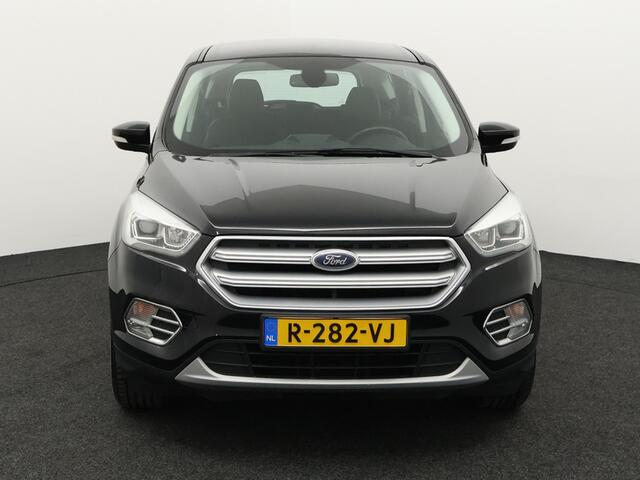 Ford KUGA 1.5 EcoBoost ST Line Apple Carplay/Android Auto, Bluetooth, Cruise control, Parkeersensor voor en achter, Een sportieve en comfortabele Ford Kuga 1.5 EcoBoost ST-Line uit 2018. Deze SUV combineert krachtige prestaties met een stijlvol design en is ideaal 