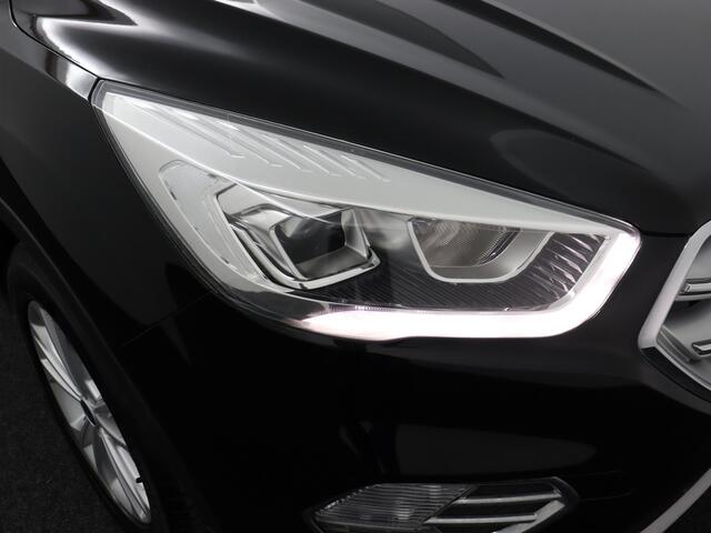 Ford KUGA 1.5 EcoBoost ST Line Apple Carplay/Android Auto, Bluetooth, Cruise control, Parkeersensor voor en achter, Een sportieve en comfortabele Ford Kuga 1.5 EcoBoost ST-Line uit 2018. Deze SUV combineert krachtige prestaties met een stijlvol design en is ideaal 