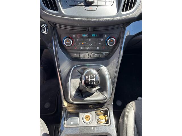 Ford KUGA 1.5 EcoBoost Titanium 150pk Trekhaak | Elektrische Achterklep | Stoel, stuur en Voorruit verwarming | Achteruitrijcamera | 2.000kg Trekgewicht