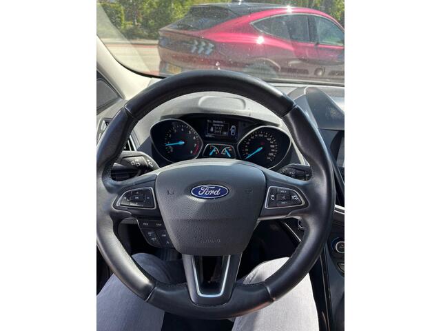 Ford KUGA 1.5 EcoBoost Titanium 150pk Trekhaak | Elektrische Achterklep | Stoel, stuur en Voorruit verwarming | Achteruitrijcamera | 2.000kg Trekgewicht