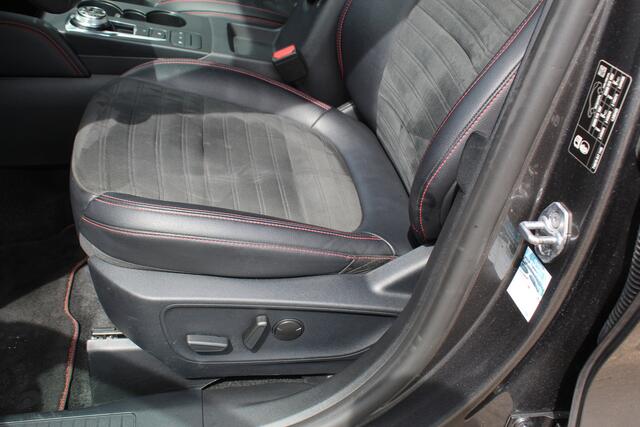Ford KUGA 2.5 PHEV ST-Line X , 225pk , 1500kg Trekgewicht Naviagtie , Trekhaak , BenO audiosysteem , Camera Cruise control , Stoel en Voorruitverwarming