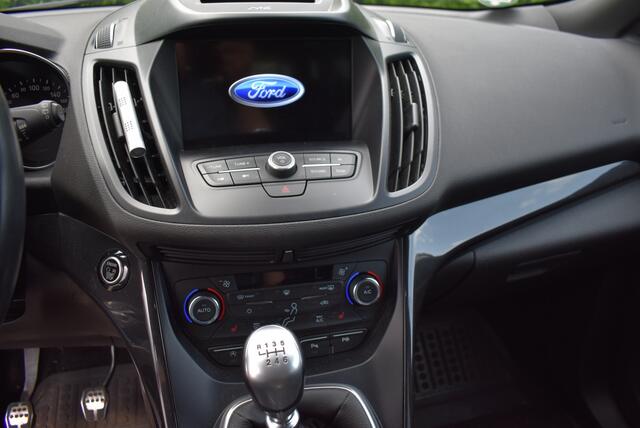 Ford KUGA 1.5 EcoB. ST Line Trekh, Winter pack