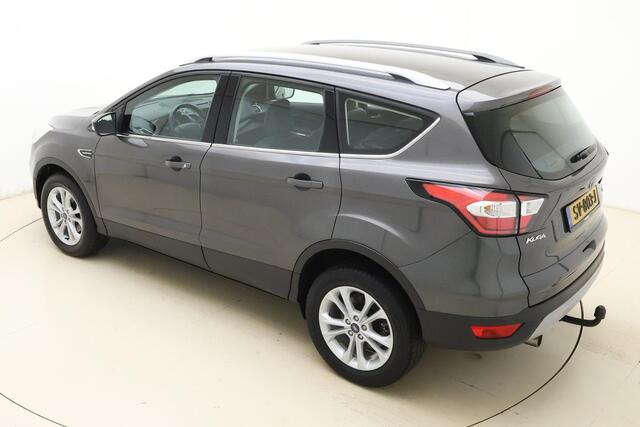 Ford KUGA 1.5 EcoBoost Titanium | Trekhaak | Achteruitrijcamera | Airco | Navigatie | Elektrische achterklep | Cruise control | Start/Stop bediening | Climate control | Parkeersensoren | Lederen/stof interieur | Stuurbediening