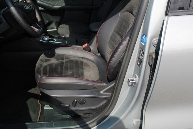 Ford KUGA 2.5 PHEV ST-Line X , 1500kg Trekgewicht , Slechts 35000km Navigatie, Stoel,stuur en voorruitverwarming, Climate control Trekhaak , Bluetooth , Head-up display , BenO audio systeem