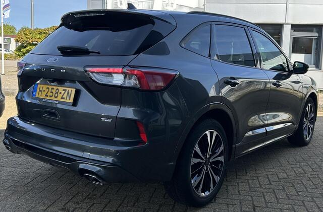 Ford KUGA 2.5 PHEV ST-Line X 225PK | DEALERONDERHOUDEN! | NL AUTO | 2e Eigenaar | NAP | BLIS | Grote Achteruitrijcamera | Head-Up | Adaptive Cruise Control | Winterpack | Elektrische Stoel | Digital Cockpit | 19 Inch | B&O Audio | Draadloze Oplader | Elektrische Achterklep | Stoelverwarming | Stuurverwarming | Voorruitverwarming | 2 sleutels | APK tot 16-07-2028 |