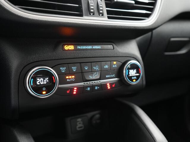 Ford KUGA 2.5 PHEV 225pk Dealer O.H Cruise Control | Stoelverwarming | Apple Carplay | Navigatie | DAB | 17"L.M | Plug In Hybrid |