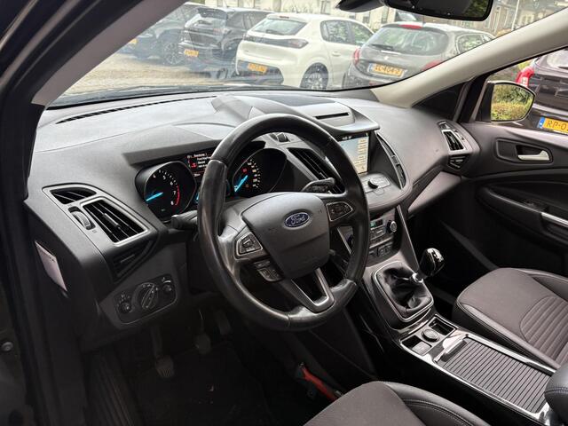 Ford KUGA 1.5 EcoBoost Titanium | Trekhaak | Navigatie | Park Assist | Cruise Control | Privacy Glass | Lichtmetalen velgen | Climate Control