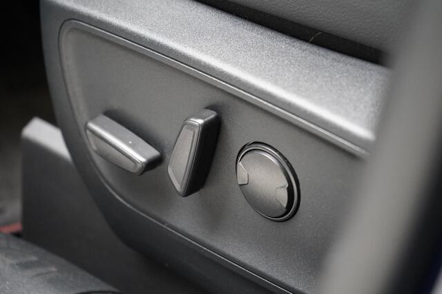 Ford KUGA 2.5 PHEV ST-Line SoH 86,5% | Stoelverwarming | Stuurverwarming | Navigatie | Camera | Privacy Glass
