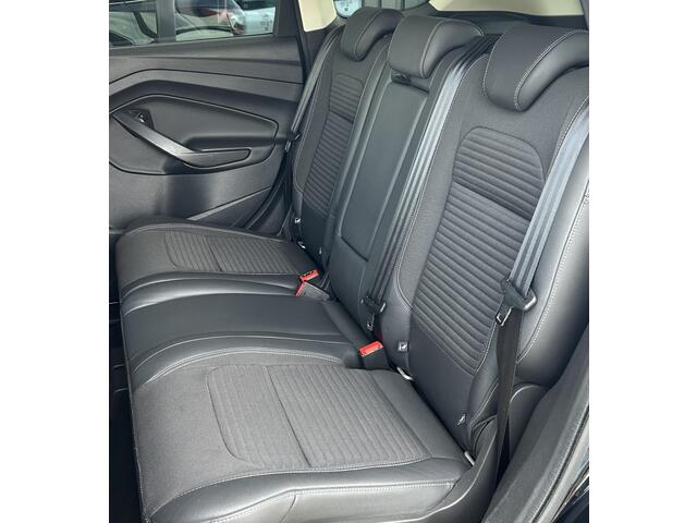 Ford KUGA 1.5 EcoBoost Titanium 150PK | ZEER NETTE STAAT | Achteruitrijcamera | SONY Audio | Elektrische Achterklep | Parkeersensoren | Navigatie | Stoelverwarming | Stuurverwarming | Voorruitverwarming | Climate Control | Cruise Control | 2 Sleutels | APK tot 30-08-2027 |