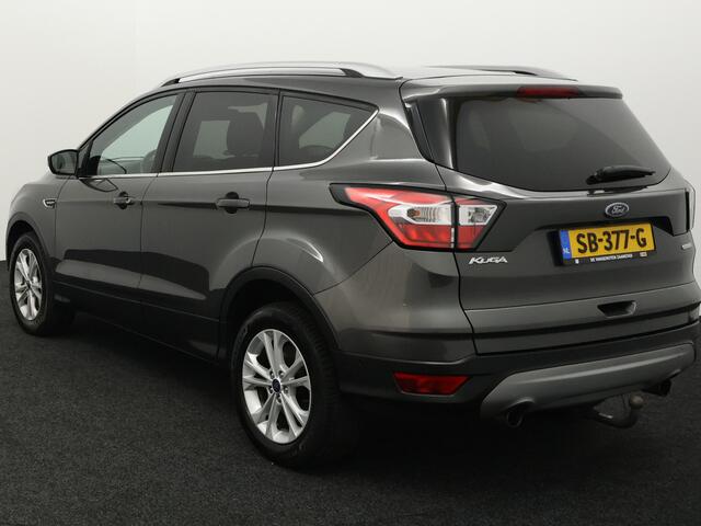 Ford KUGA 1.5 EcoBoost ST Line Apple Carplay/Android Auto, Cruise control, Parkeersensor voor en achter, Hill hold Een ruime en luxe SUV met een sportieve uitstraling. Hij is rijk uitgerust met mooie opties en biedt dankzij het ruime interieur veel comfort voor zowel korte als lange ritten. De ST Line uit