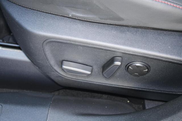 Ford KUGA 2.5 PHEV ST-Line X | Panoramadak | Wegklapbare trekhaak | Head up Display | Adapitve Led | Winter Pack | Bang&Olufsen | AGR-stoelen | 2.100kg trekgewicht