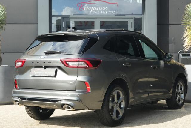 Ford KUGA 2.5 PHEV ST-Line | 243PK | Winterpakket | ACC | Camera | 2100KG | Kortom: een zeer complete, krachtige en moderne Kuga ST-Line met slechts 15 km, 243 pk, plug-in hybride techniek en maar liefst 2.100 kg trekgewicht. Een bijzonder interessante combinatie van