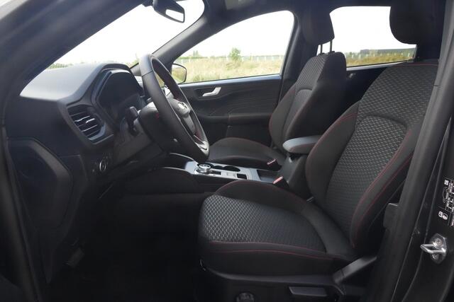Ford KUGA 2.5 PHEV ST-Line | 243PK | Winterpakket | ACC | Camera | 2100KG | Kortom: een zeer complete, krachtige en moderne Kuga ST-Line met slechts 15 km, 243 pk, plug-in hybride techniek en maar liefst 2.100 kg trekgewicht. Een bijzonder interessante combinatie van