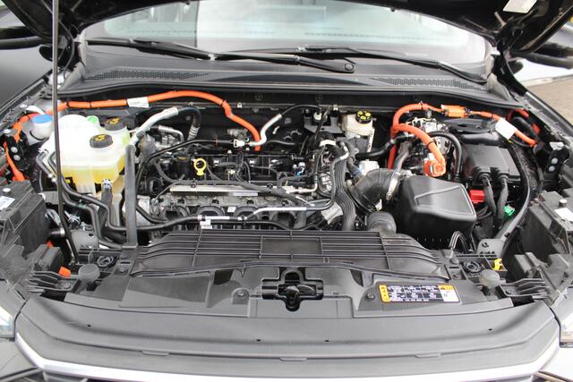 Ford KUGA 2.5-243pk PHEV ST-Line X. Febr. 2026, slechts 9.000km ! Autm. airco dual, elektr. panodak, elektr. trekhaak, elektr. achterklep, leer/alcantara, klep, LED verl., navigatie, telefoonvoorb., stoel-, stuur-, voorraam- en achterbankverw., side- en lan