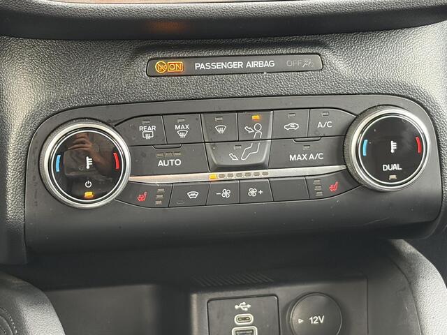 Ford KUGA 2.5 PHEV Titanium / Dealer Onderhouden / Trekgewicht 1.500 KG / Stoelverwarming / Verwarmde Voorruit / Navigatie / Elektrische Achterklep / Apple Carplay/Android Auto / Camera / Dual-Zone Climate Control / B&O Audio / Keyless Entry & Start /