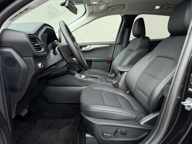 Ford KUGA 2.5 PHEV Titanium / Dealer Onderhouden / Trekgewicht 1.500 KG / Stoelverwarming / Verwarmde Voorruit / Navigatie / Elektrische Achterklep / Apple Carplay/Android Auto / Camera / Dual-Zone Climate Control / B&O Audio / Keyless Entry & Start /