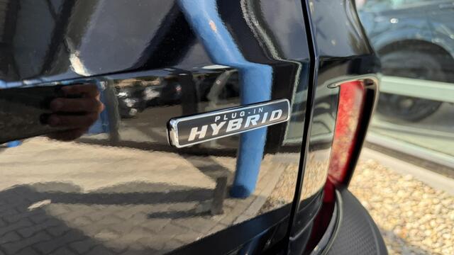 Ford KUGA 2.5 PHEV Titanium €4.000,- Voordeel | Direct beschikbaar | Driver assistance Pack | Wegklapbare trekhaak | Winterpakket | All season banden | Draadloos telefoonlader | 2.100 Kilo trekgewicht – foto 9