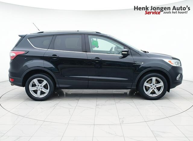 Ford KUGA 1.5 Titanium Styling Pack + panorama-dak "Sinds 1970 | 5.000+ reviews | Score 9,5 | Service zoals 't hoort" Henk Jongen Auto's in Helmond, al 50 jaar service zoals 't hoort! – foto 2