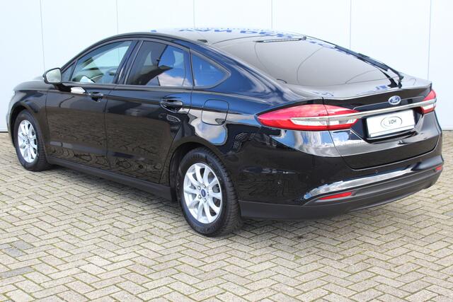 Ford MONDEO 1.5-165pk Business Edition. Het is genieten met deze fijne comfortabele Ford Mondeo ! Volautm. airco, navigatie, cruise cntrl, LM wielen, USB, keyless entry/keyless go, stoel- en voorraamverwarmw., parkeersensoren v+a, automatisch grootlicht, LED verl., e