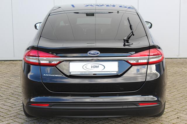 Ford MONDEO 1.5-165pk Business Edition. Het is genieten met deze fijne comfortabele Ford Mondeo ! Volautm. airco, navigatie, cruise cntrl, LM wielen, USB, keyless entry/keyless go, stoel- en voorraamverwarmw., parkeersensoren v+a, automatisch grootlicht, LED verl., e