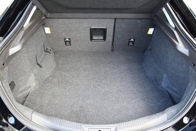 Ford MONDEO 1.5-165pk Business Edition. Het is genieten met deze fijne comfortabele Ford Mondeo ! Volautm. airco, navigatie, cruise cntrl, LM wielen, USB, keyless entry/keyless go, stoel- en voorraamverwarmw., parkeersensoren v+a, automatisch grootlicht, LED verl., e
