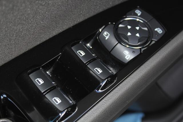 Ford MONDEO 1.5-165pk Business Edition. Het is genieten met deze fijne comfortabele Ford Mondeo ! Volautm. airco, navigatie, cruise cntrl, LM wielen, USB, keyless entry/keyless go, stoel- en voorraamverwarmw., parkeersensoren v+a, automatisch grootlicht, LED verl., e
