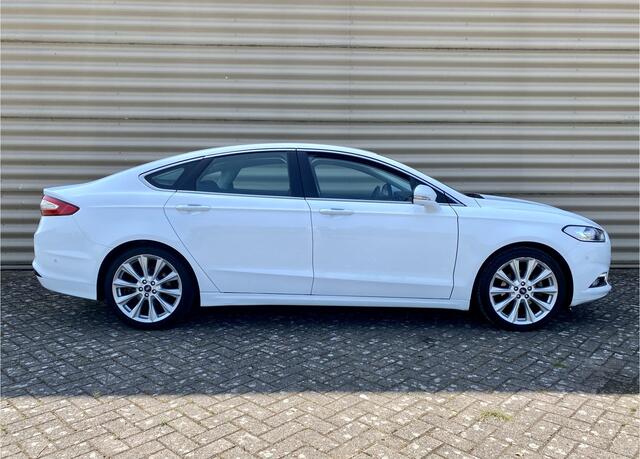 Ford MONDEO 2.0 IVCT HEV Titanium Automaat | Apple carplay, Keyless, PDC |