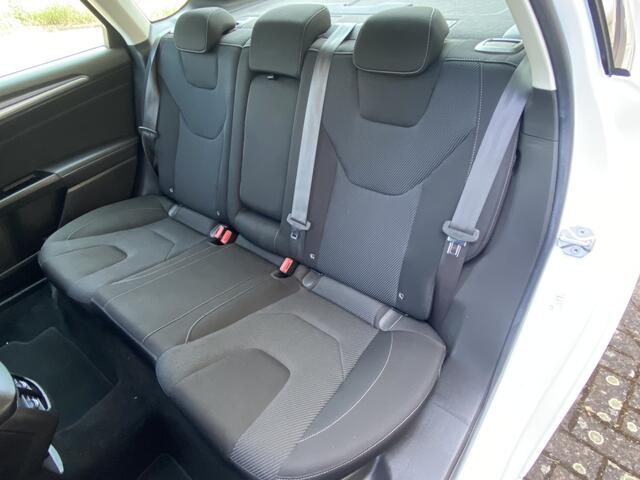 Ford MONDEO 2.0 IVCT HEV Titanium Automaat | Apple carplay, Keyless, PDC |