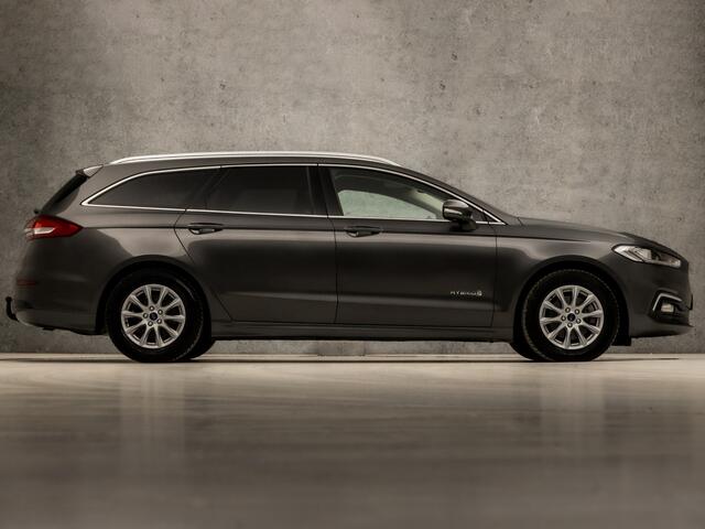 Ford MONDEO Wagon 2.0 IVCT HEV Titanium 191Pk Automaat (APPLE CARPLAY, GROOT NAVI, CAMERA, STOELVERWARMING, ELEK SPORTSTOELEN, TREKHAAK, GETINT GLAS, ADAPTIVE CRUISE, NIEUWE APK, NIEUWSTAAT)