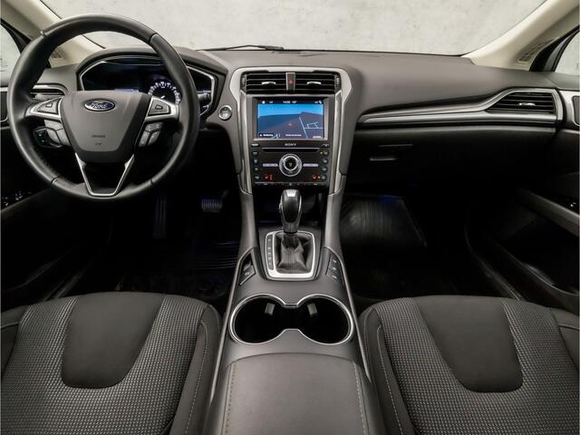 Ford MONDEO Wagon 2.0 IVCT HEV Titanium 191Pk Automaat (APPLE CARPLAY, GROOT NAVI, CAMERA, STOELVERWARMING, ELEK SPORTSTOELEN, TREKHAAK, GETINT GLAS, ADAPTIVE CRUISE, NIEUWE APK, NIEUWSTAAT)