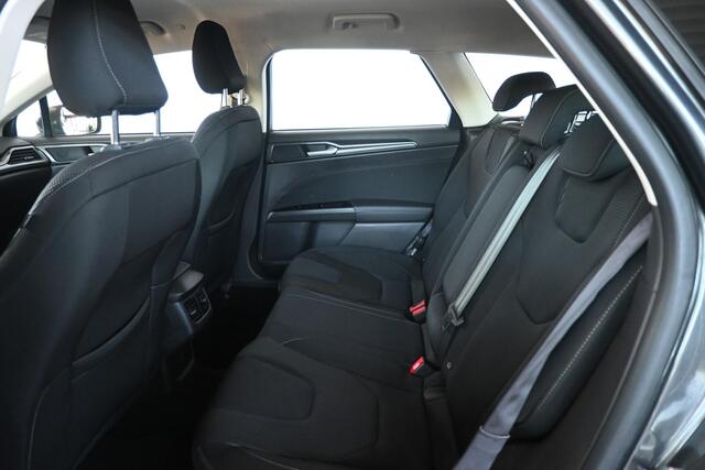 Ford MONDEO Wagon 2.0 IVCT HEV Titanium Airco Navigatie Cruise control PDC Stoelverwarming 100% Onderhouden! Inruil Mogelijk!