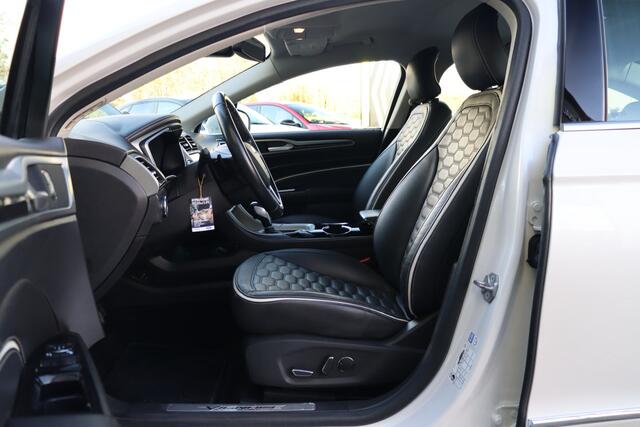 Ford MONDEO 2.0 Vignale Automaat | Leder | Stoelverwarming | Memory | Trekhaak | Navigatie | Camera