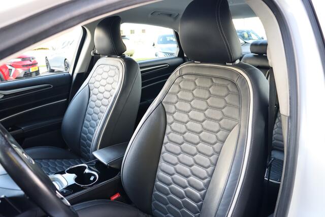 Ford MONDEO 2.0 Vignale Automaat | Leder | Stoelverwarming | Memory | Trekhaak | Navigatie | Camera