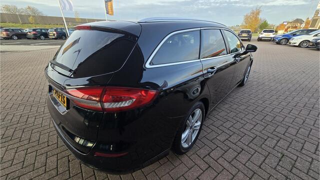 Ford MONDEO Wagon 1.5 Titanium * Automaat * Navigatie * Voorstoelen verwarmd * Keyless entry* Climaat Controle * Cruise control * BOVAG Garantie