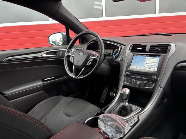 Ford MONDEO Wagon 1.5 ST Line CAMERA / STOELVERW / STUURVERW / CARPLAY / KEYLESS / NAVI / CLIMA / PDC / DAB+ / NL-AUTO