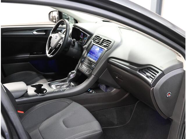 Ford MONDEO Wagon 187PK HEV Titanium | 1ste eigenaar | Trekhaak | 18"LMV | Privacy Glass | Stoelverwarming | Navigatie | Cruise Control | Climate Control | AUTOMAAT | Parkeersensoren | Isofix | Privacy Glass |