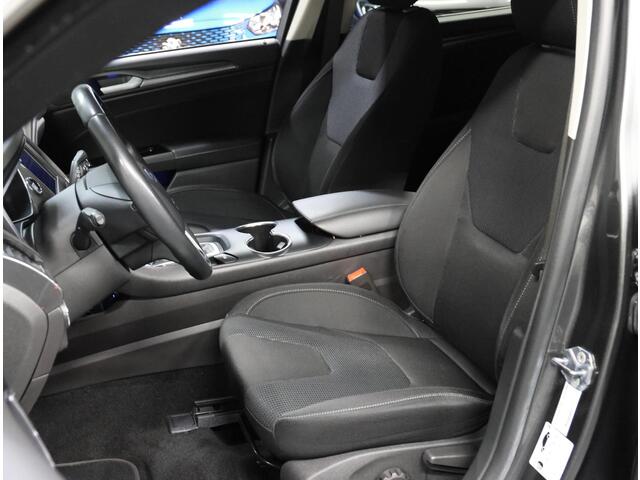 Ford MONDEO Wagon 187PK HEV Titanium | 1ste eigenaar | Trekhaak | 18"LMV | Privacy Glass | Stoelverwarming | Navigatie | Cruise Control | Climate Control | AUTOMAAT | Parkeersensoren | Isofix | Privacy Glass |