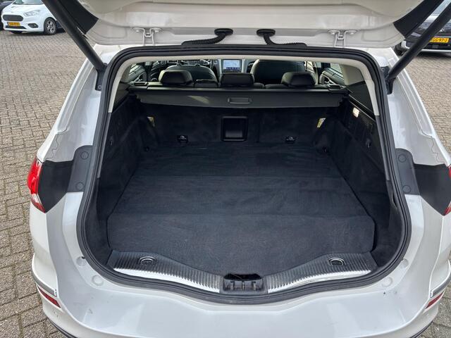 Ford MONDEO Wagon 2.0 IVCT HEV Vignale 187 pk | Panoramadak | Adaptieve cruise control | Trekhaak | Winter Pack | Adaptive cruise control | Achteruitrijcamera | Bestuurdersstoel Met Geheugen