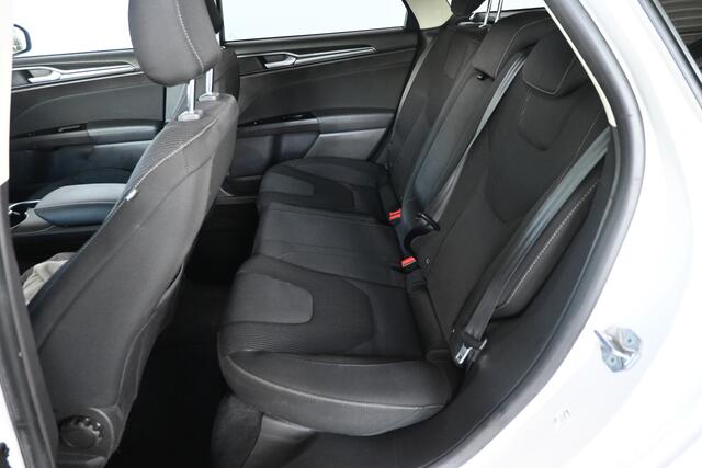 Ford MONDEO Wagon 2.0 IVCT HEV Titanium Clima Lichtmetaal Cruise Trekhaak Carplay Inruil 1e Eigenaar Mogelijk!