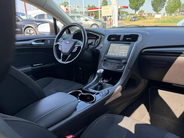 Ford MONDEO Wagon 1.5 ST Line Super mooie dikke ST line met trekhaak en 1250 kg trekgewicht | Beurt-apk-6 mnd. garantie | PDC | LED | 18"