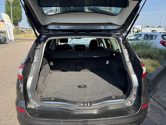 Ford MONDEO Wagon 1.5 ST Line Super mooie dikke ST line met trekhaak en 1250 kg trekgewicht | Beurt-apk-6 mnd. garantie | PDC | LED | 18"