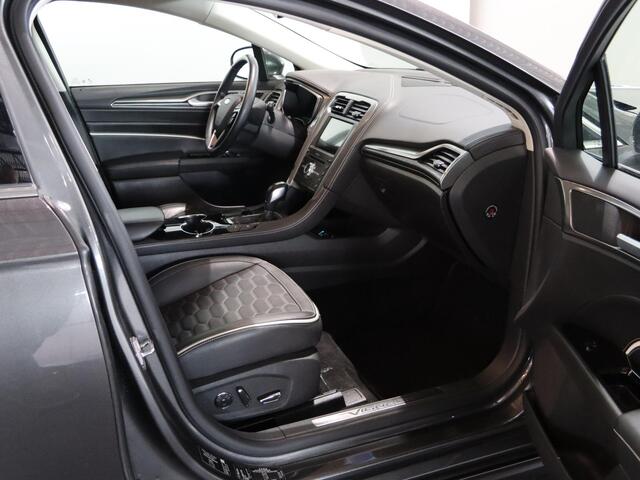 Ford MONDEO Wagon 2.0 IVCT HEV Vignale | Winterpakket | Cruise Control Adaptief | Parkeercamera | Elektrisch verstelbare stoelen met geheugen | Parkeercamera |