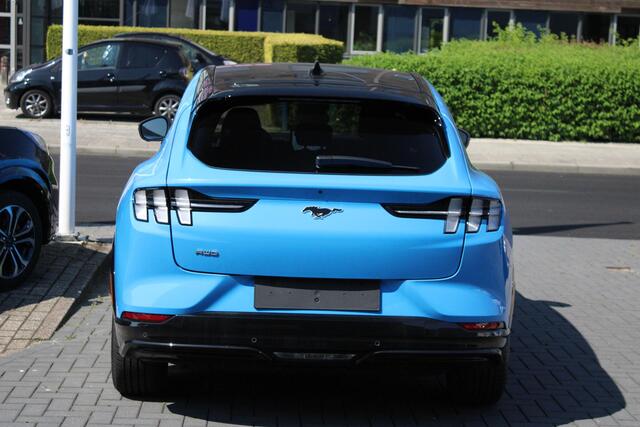 Ford MUSTANG Mach-E 98kWh Extended AWD Premium 351pk Ford Voorraad | Panorama dak | Grabber Blue