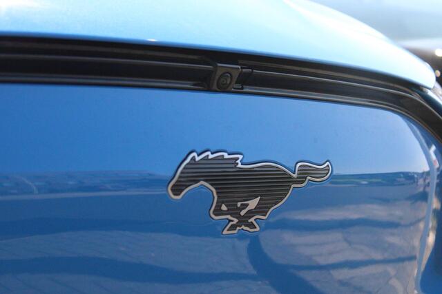 Ford MUSTANG Mach-E 98kWh Extended AWD Premium 351pk Ford Voorraad | Panorama dak | Grabber Blue