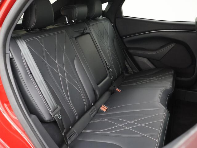 Ford MUSTANG Mach-E 75kWh *25.184 KM* LUCID RED + STUURVERW. / ADAPTIVE CRUISE / CARPLAY