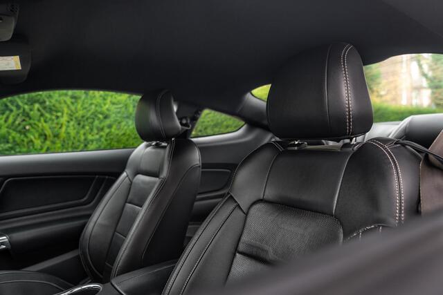 Ford MUSTANG Fastback 2.3 EcoBoost 370pk *Sportuitl-Carbon-Vent & Verw Stoelen
