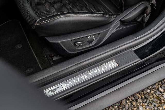 Ford MUSTANG Fastback 2.3 EcoBoost 370pk *Sportuitl-Carbon-Vent & Verw Stoelen