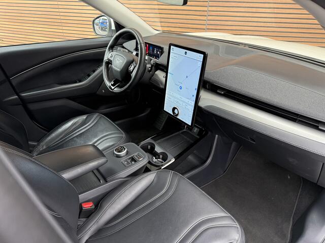 Ford MUSTANG Mach-E RWD 75 kWh Panodak / 360 camera / Winterpack / B&O / Leder / Led enz