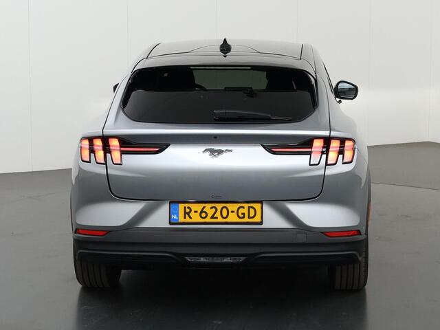 Ford MUSTANG Mach-E Extended RWD 98 kWh | Panoramadak | Navigatie | Parkeercamera 360° | Keyless Go | B&O | Cruise Control Adaptief | Elektr, Achterklep |