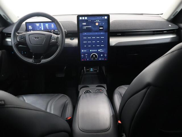 Ford MUSTANG Mach-E Extended RWD 98 kWh | Panoramadak | Navigatie | Parkeercamera 360° | Keyless Go | B&O | Cruise Control Adaptief | Elektr, Achterklep |
